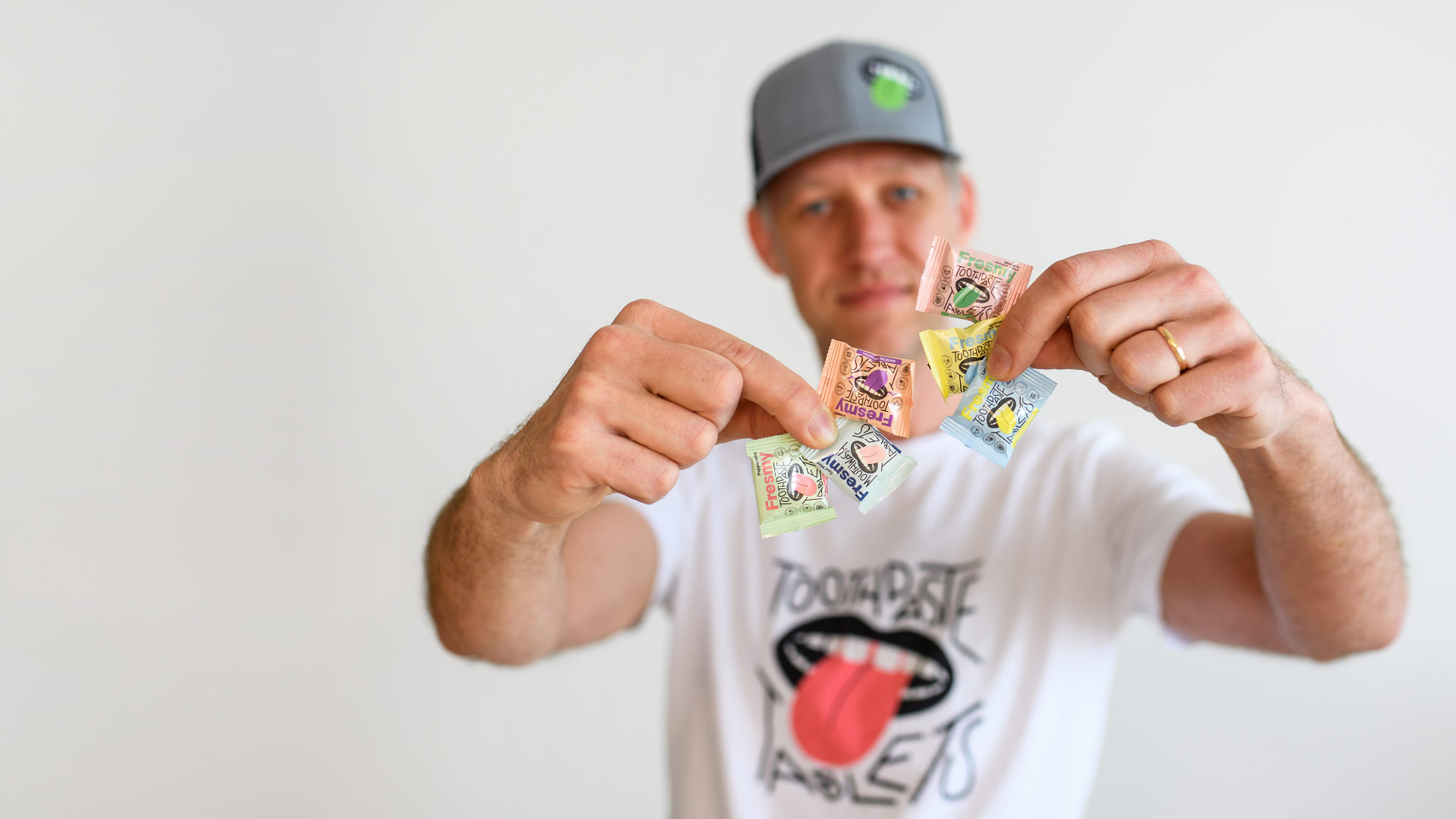 Mouthwash tablets for fresh breath, healthy gums, and a cool feeling.